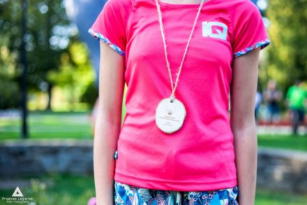 Ceremonia wręczenia nagród na podium przez Burmistrza Miasta Wisła